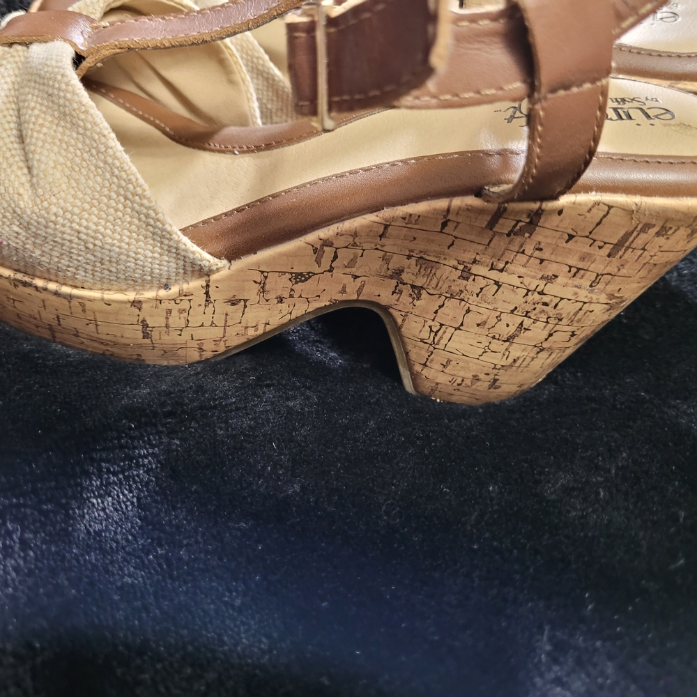 ✨️3/$25✨️ Women's Tan and Brown Wedge-like Platform Sandals - Picture 9 of 16